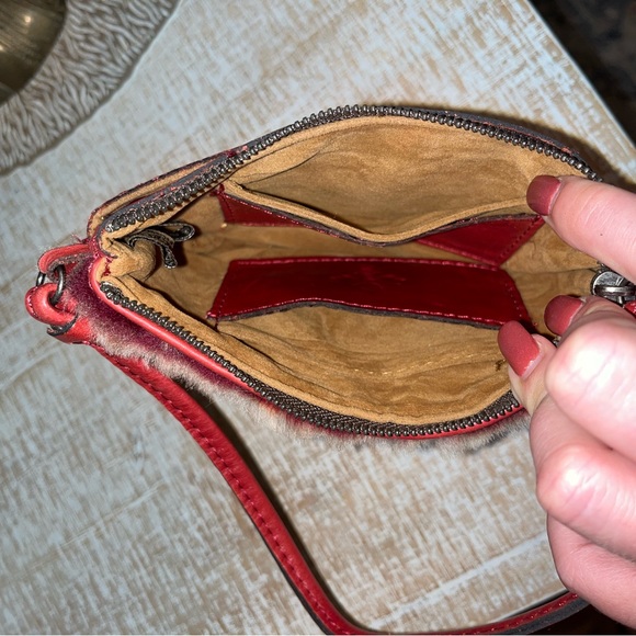 *EUC* Patricia Nash Fuzzy Wristlet - Picture 4 of 6